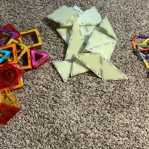 Magnetic tiles